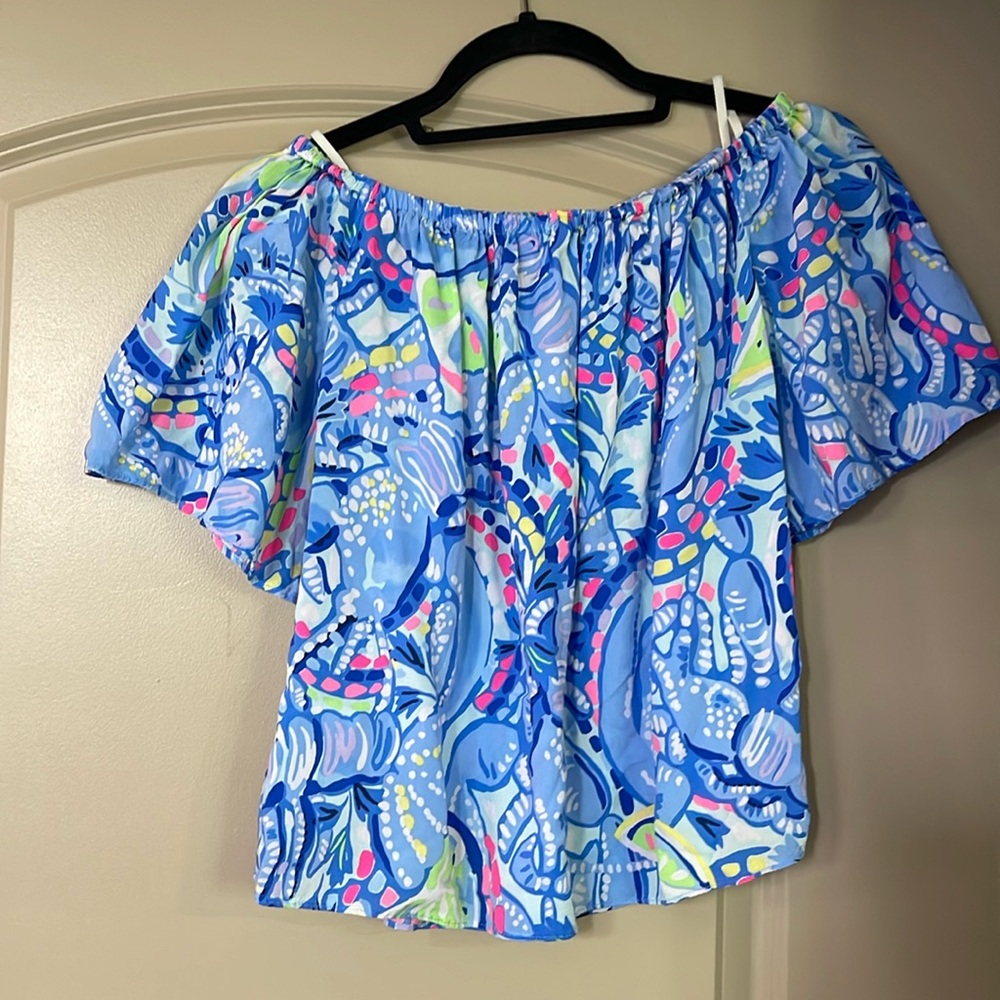 Lilly Pulitzer off the shoulder blouse. Size XS